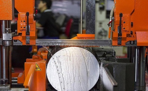 鹿寨立式金属带锯床切削出现跑带故障解决方法！